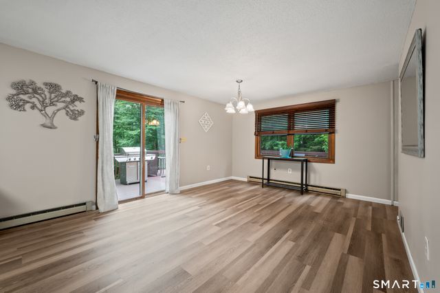14 Jerome Avenue, Burlington, CT 06013