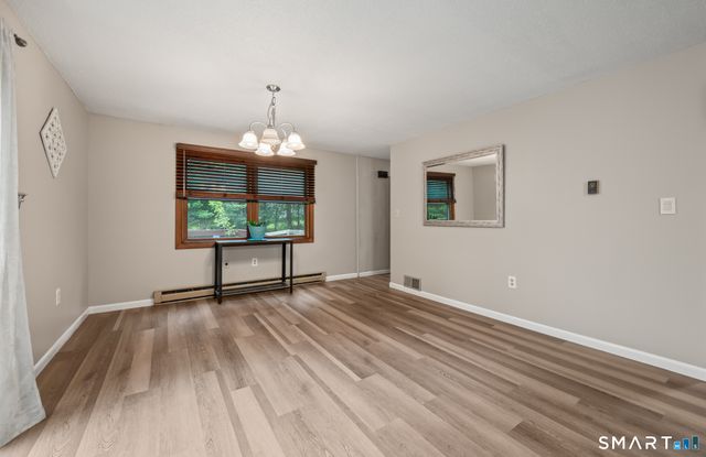 14 Jerome Avenue, Burlington, CT 06013