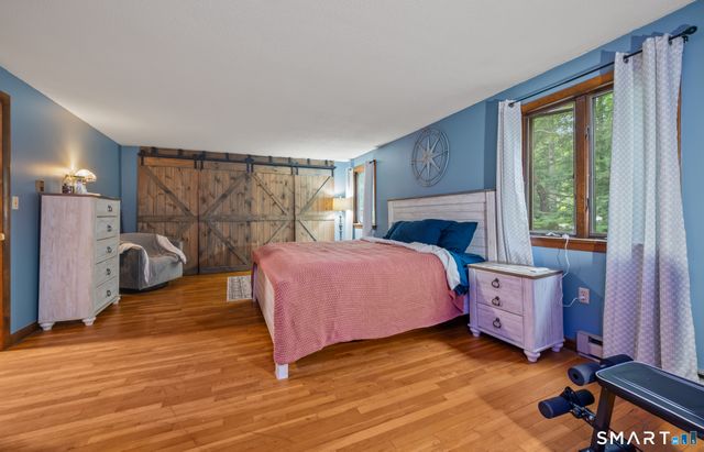 14 Jerome Avenue, Burlington, CT 06013