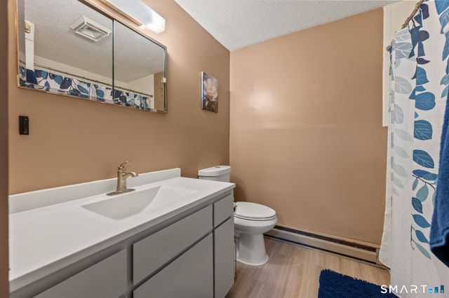 14 Jerome Avenue, Burlington, CT 06013