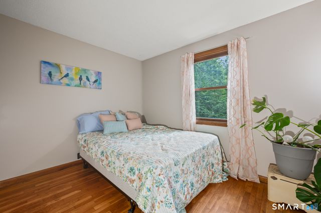 14 Jerome Avenue, Burlington, CT 06013