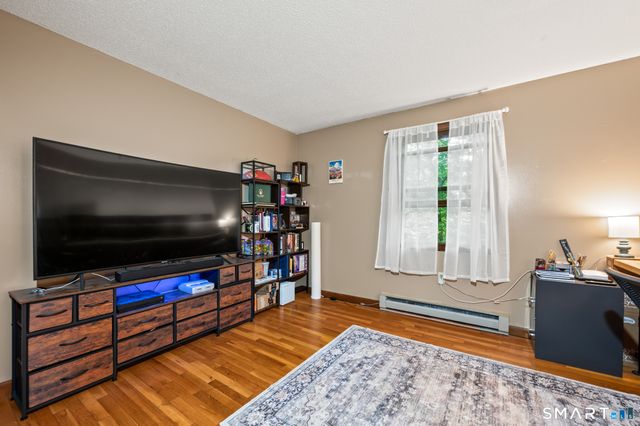 14 Jerome Avenue, Burlington, CT 06013