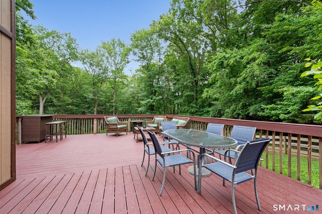 14 Jerome Avenue, Burlington, CT 06013