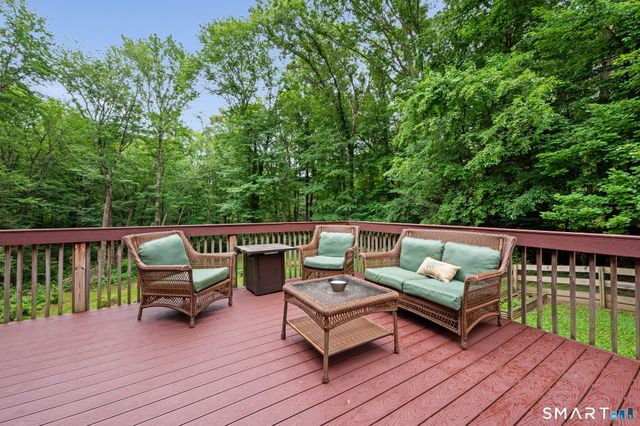 14 Jerome Avenue, Burlington, CT 06013