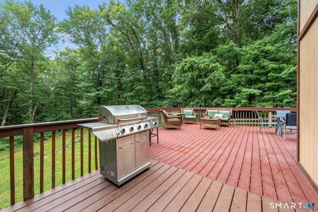 14 Jerome Avenue, Burlington, CT 06013