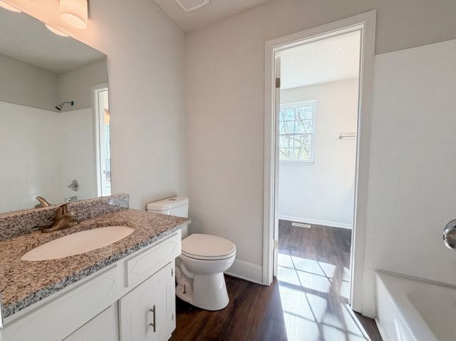 5148 Roxborough Dr, Hermitage, TN 37076