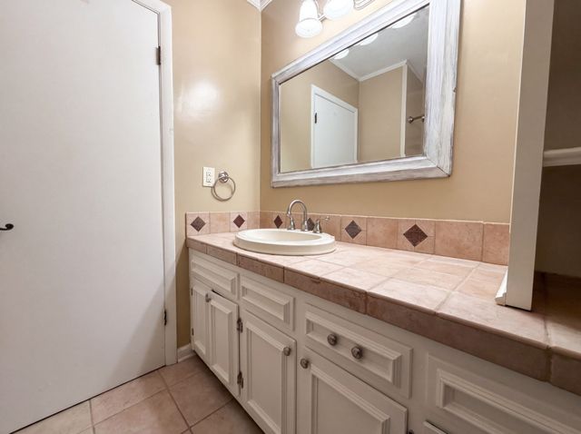 1014 Heritage Dr, Madison, TN 37115