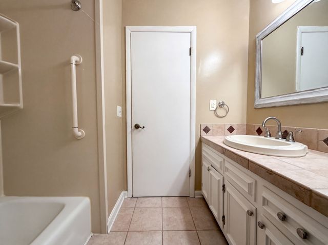1014 Heritage Dr, Madison, TN 37115