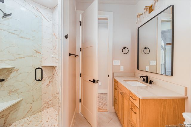 129 Hondo Ridge, La Vernia, TX 78121