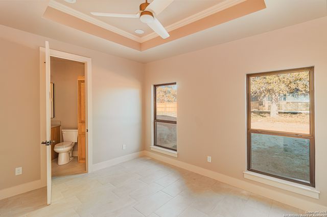 129 Hondo Ridge, La Vernia, TX 78121