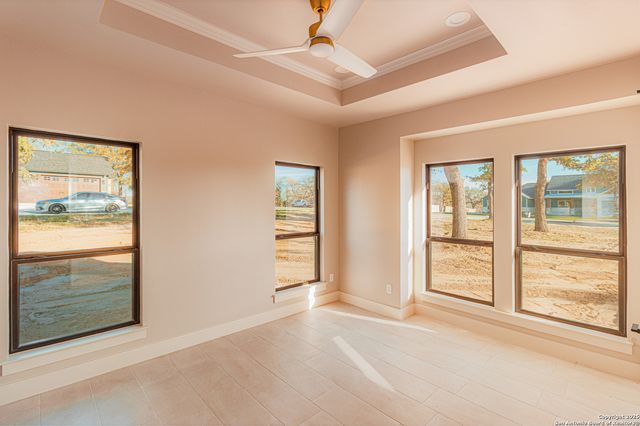 129 Hondo Ridge, La Vernia, TX 78121