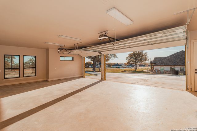 129 Hondo Ridge, La Vernia, TX 78121