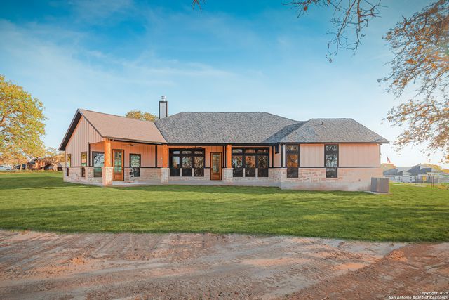 129 Hondo Ridge, La Vernia, TX 78121