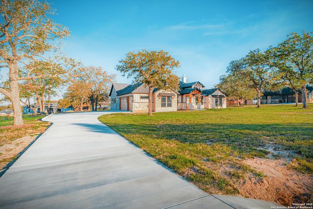 129 Hondo Ridge, La Vernia, TX 78121