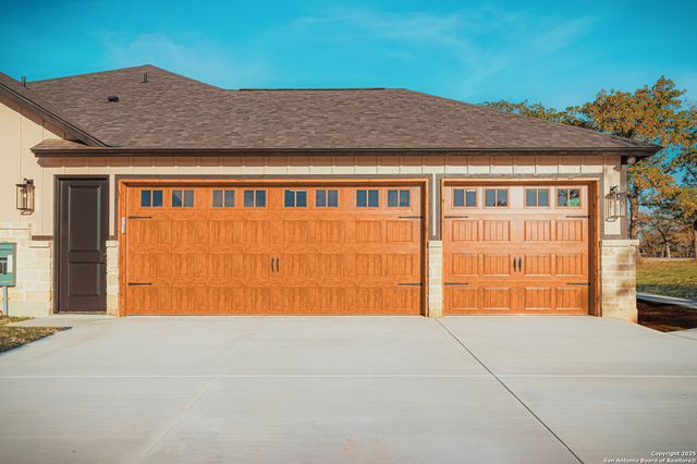 129 Hondo Ridge, La Vernia, TX 78121