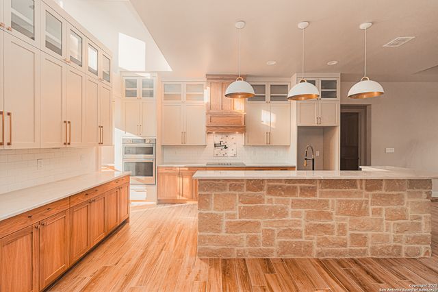 129 Hondo Ridge, La Vernia, TX 78121