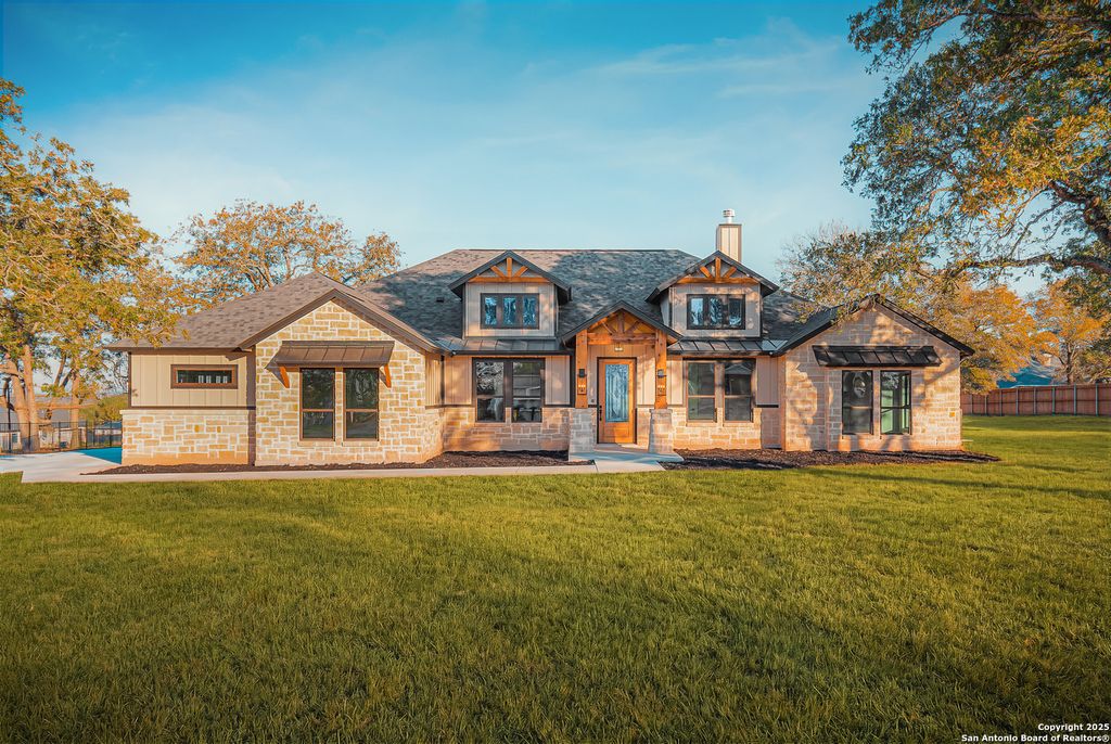 129 Hondo Ridge, La Vernia, TX 78121