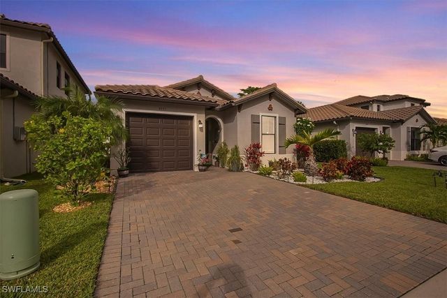 8805 Madrid CIR, Naples, FL 34104