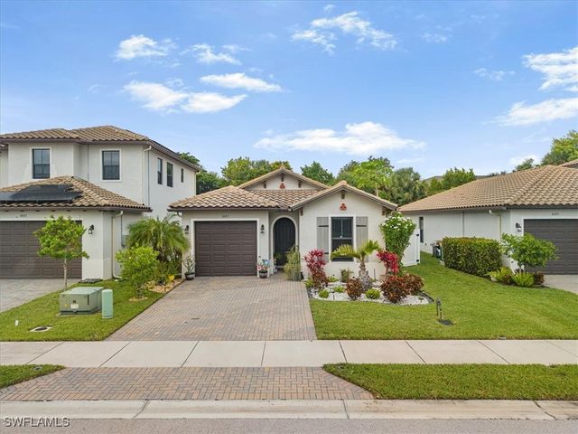 8805 Madrid CIR, Naples, FL 34104
