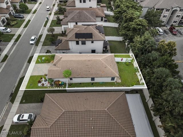 8805 Madrid CIR, Naples, FL 34104