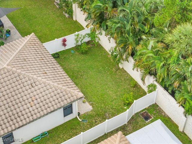 8805 Madrid CIR, Naples, FL 34104