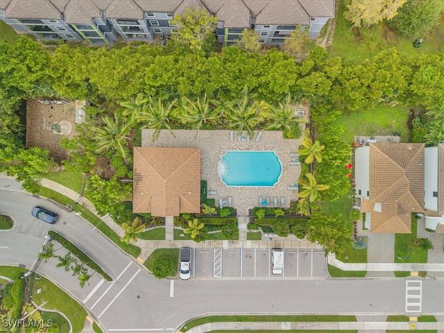 8805 Madrid CIR, Naples, FL 34104
