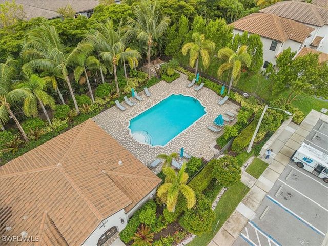 8805 Madrid CIR, Naples, FL 34104