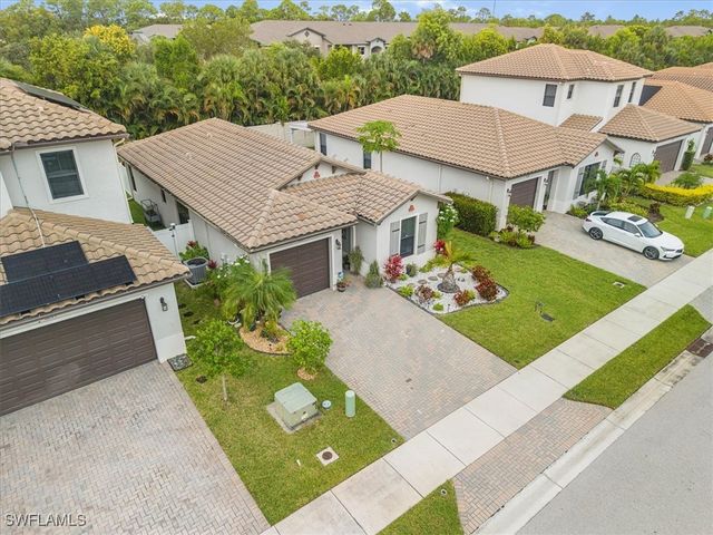 8805 Madrid CIR, Naples, FL 34104