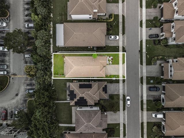 8805 Madrid CIR, Naples, FL 34104