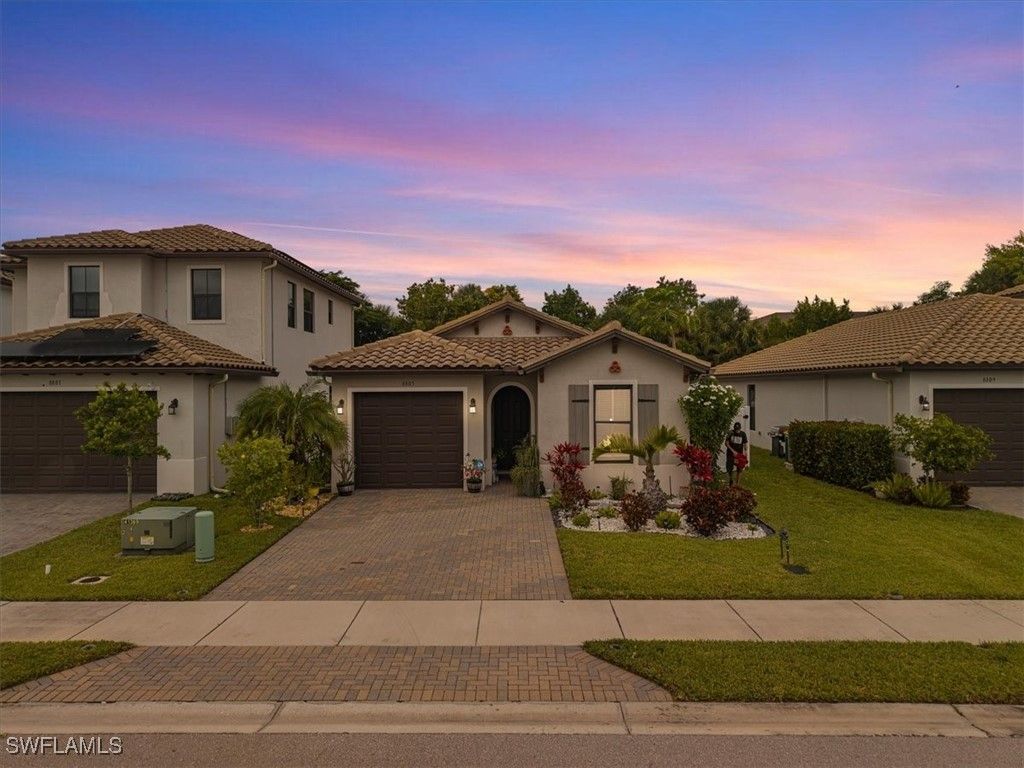 8805 Madrid CIR, Naples, FL 34104