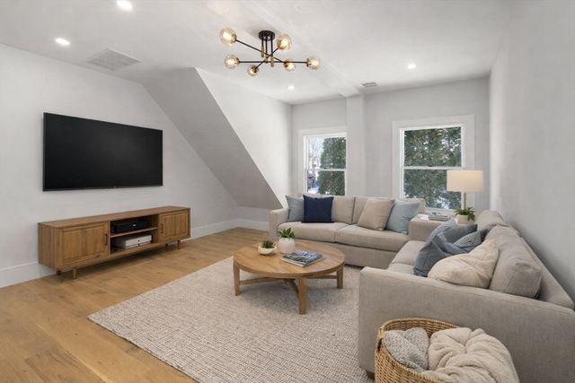 36 Osborne Rd 1, Brookline, MA 02446