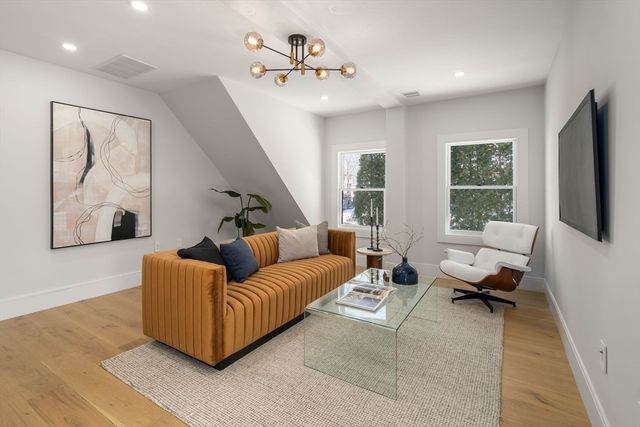 36 Osborne Rd 1, Brookline, MA 02446