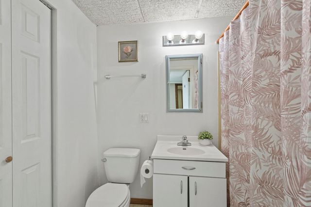 933 Ridge Avenue, Mundelein, IL 60060