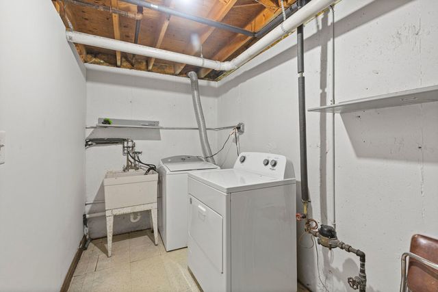 933 Ridge Avenue, Mundelein, IL 60060