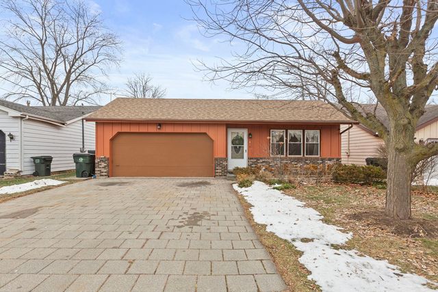 933 Ridge Avenue, Mundelein, IL 60060
