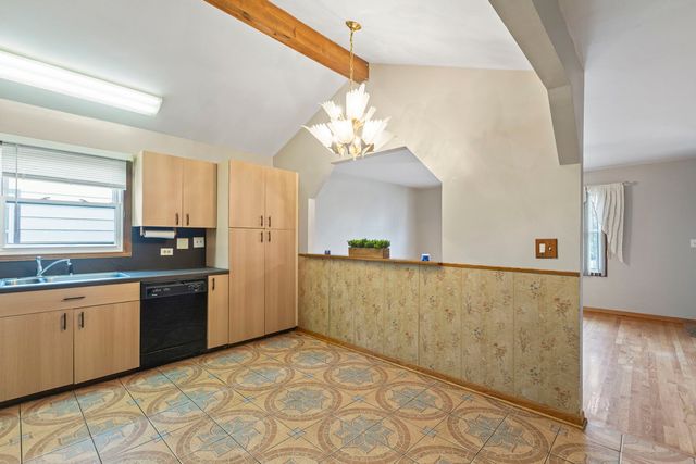 933 Ridge Avenue, Mundelein, IL 60060