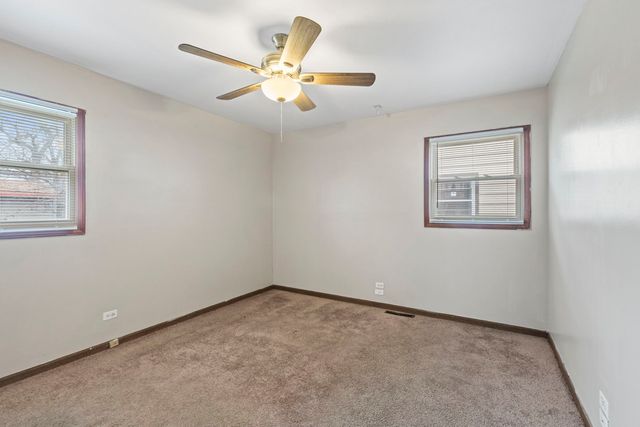 933 Ridge Avenue, Mundelein, IL 60060