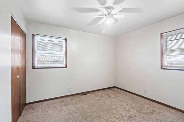 933 Ridge Avenue, Mundelein, IL 60060