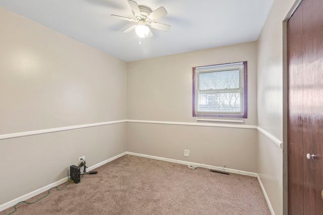 933 Ridge Avenue, Mundelein, IL 60060