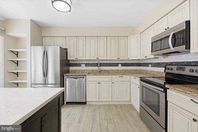 14187 ROYAL OAK LN, Centreville, VA 20120