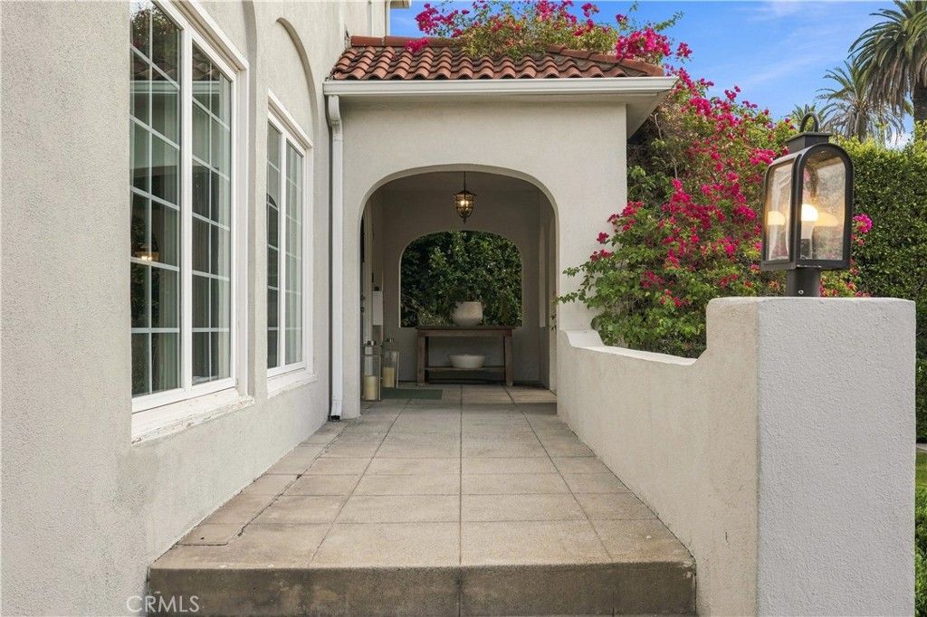 911 S Victoria Avenue, Los Angeles, CA 90019 — photo 2