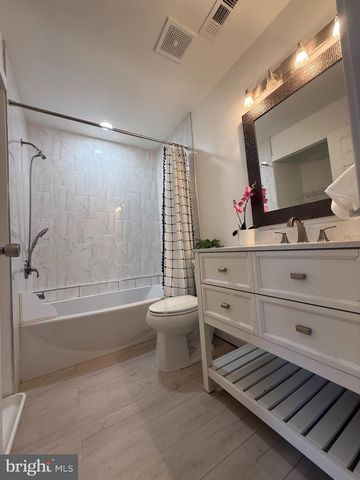 828 CHANTICLEER DR, Cherry Hill, NJ 08003