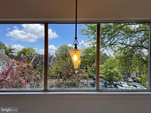 828 CHANTICLEER DR, Cherry Hill, NJ 08003