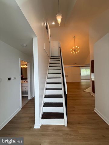 828 CHANTICLEER DR, Cherry Hill, NJ 08003