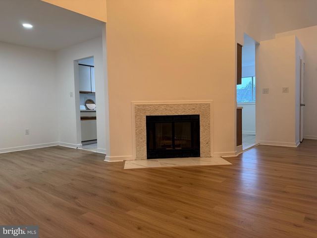 828 CHANTICLEER DR, Cherry Hill, NJ 08003