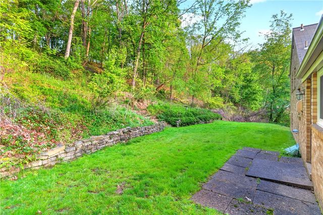 3975 Green Valley Drive, Hampton, PA 15116