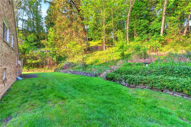3975 Green Valley Drive, Hampton, PA 15116