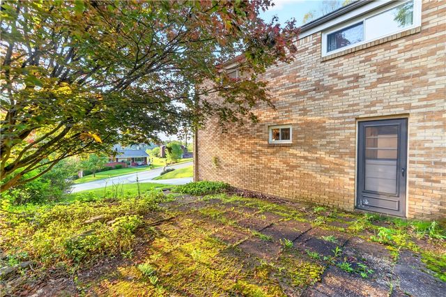 3975 Green Valley Drive, Hampton, PA 15116