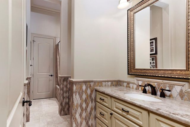 19 Hepplewhite Way, The Woodlands, TX 77382
