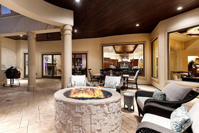 19 Hepplewhite Way, The Woodlands, TX 77382